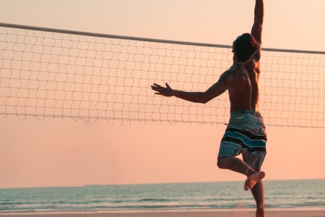 Vanhan juna-aseman beachvolleykentät